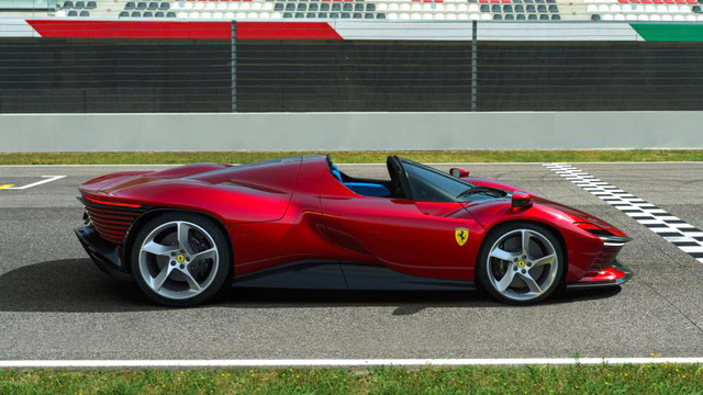 02_Ferrari_Daytona_SP3.jpg