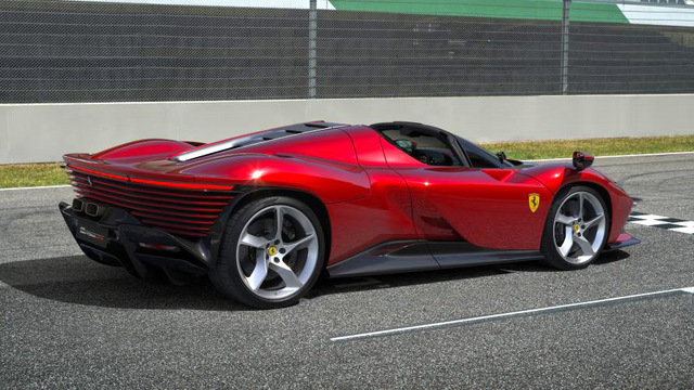 03_Ferrari_Daytona_SP3.jpg