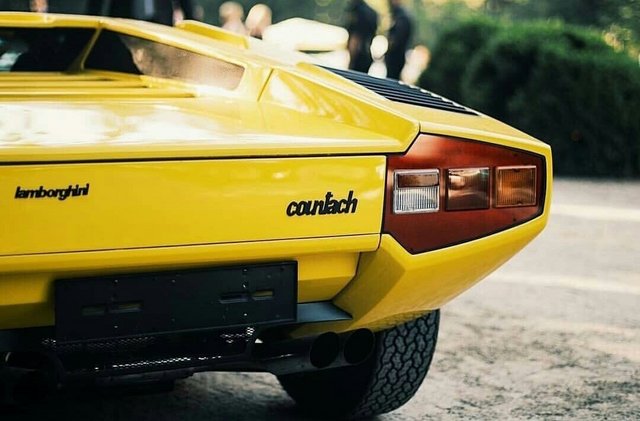 04_Lamborghini_Countach_1970_06.jpg