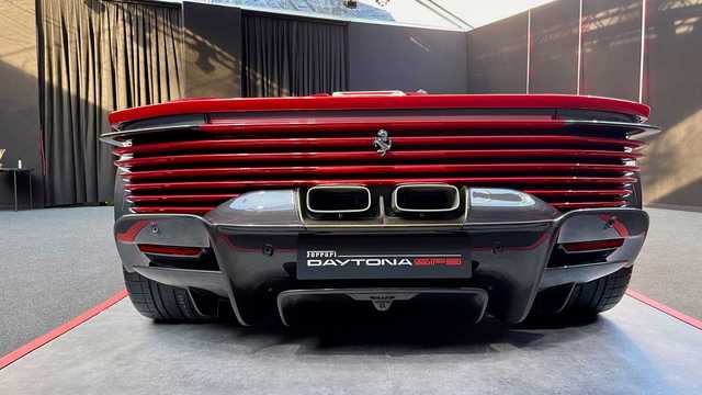20_Ferrari_Daytona_SP3.jpg