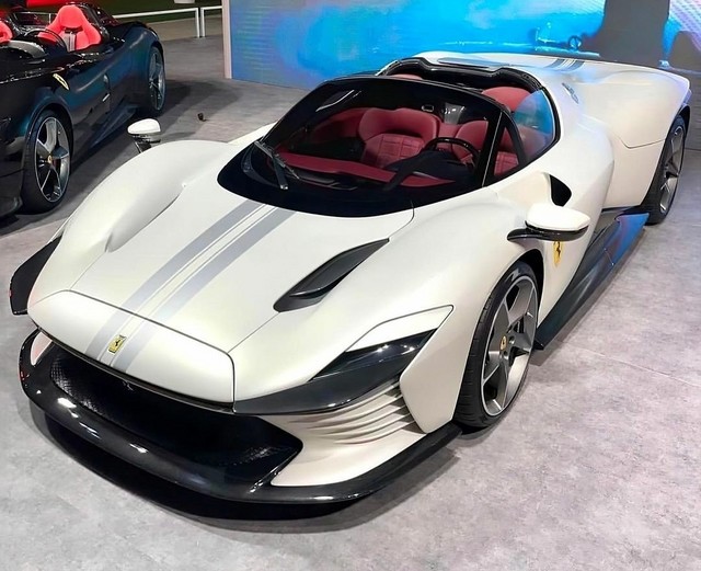 22_Ferrari_Daytona_SP3_white.jpg