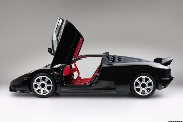 Bugatti_EB110SS_11.jpg
