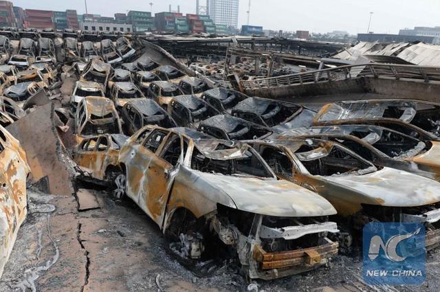中国天津の大爆発で焼けた車_01.jpg