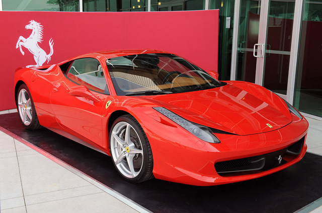Ferrari_458_Italia_front.jpg