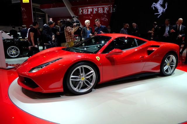 Ferrari_488GTB_Genava_2015_01.jpg