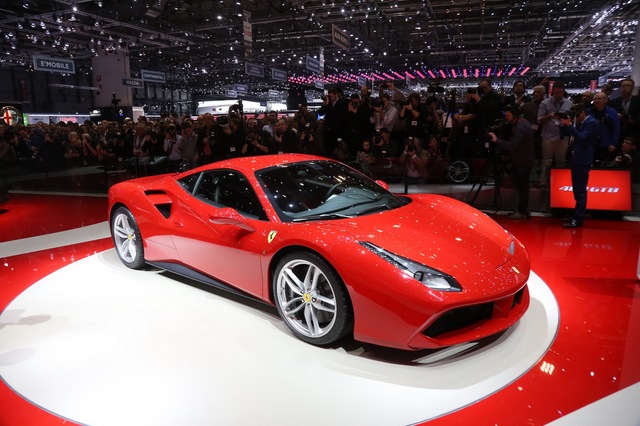 Ferrari_488GTB_Genava_2015_02.jpg