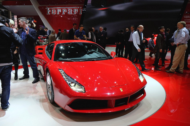 Ferrari_488GTB_Genava_2015_03.jpg