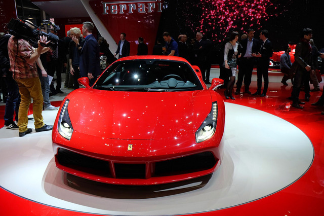 Ferrari_488GTB_Genava_2015_04.jpg