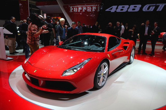 Ferrari_488GTB_Genava_2015_05.jpg