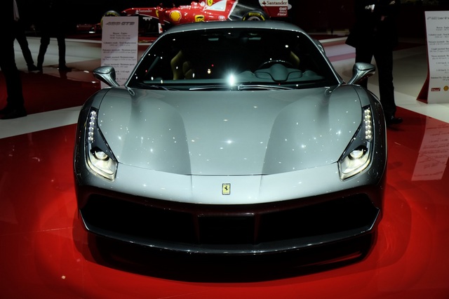 Ferrari_488GTB_Genava_2015_09.jpg