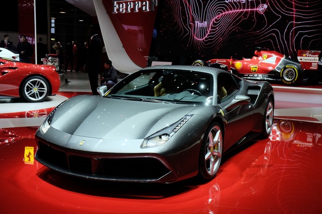 Ferrari_488GTB_Genava_2015_10.jpg