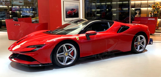 Ferrari_SF90_stradale_25.jpg