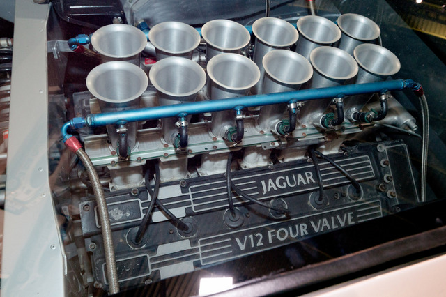 Jaguar_XJ220_prototype_22.jpg